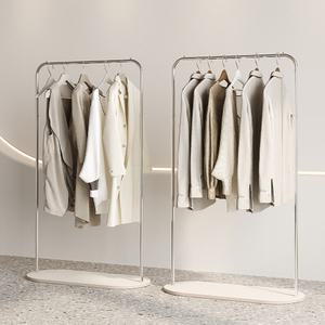 소프시스 포인트 우드 스탠드 행거 900