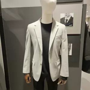 [롯데백화점]지이크 FW 고민하면품절 고급진패턴 라이트그레이 셋업재킷 F4067 DHSIEG