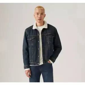 [리바이스] 남성 릴렉스핏 쉐르파 양털 트러커 자켓 다크워시 A5784-0020