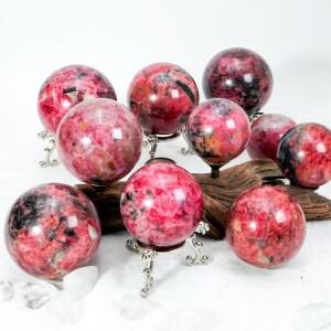 천연 로도나이트 크리스탈 볼 독특한 광택 처리된 원석 표본 집 입구 사무실 풍수 에너지 장식 컬렉션 공