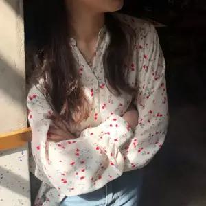 쉬폰 꽃무늬 블라우스 소매 셔링 퍼프 긴팔 여자 봄가을 꽃무늬 플라워 여자블라우스 퍼프블라우스