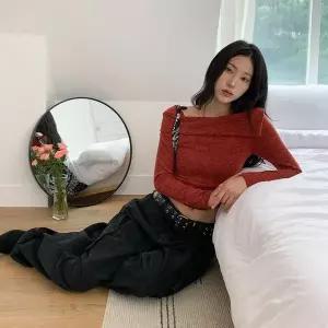 [신세계라이브쇼핑][옷자락] 여자 사이드 셔링 페미닌 오프숄더 니트