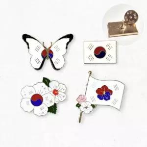 한국굿즈 태극기 뱃지 외국인 친구 선물 전역 한국 기념품 가방