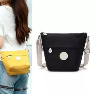 중년 데일리 메신저백 패션 트렌드 나들이 검정 가방