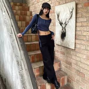 여자 유넥 사이드 셔링 또또 버튼 크롭 긴팔티