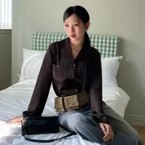 여자 페미닌 투포켓 더블카라 새틴 블라우스