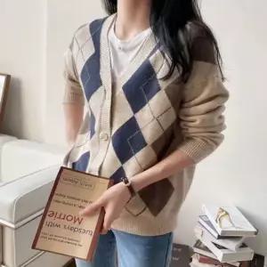 브이넥 니트가디건 여성 3컬러 가을 아가일패턴 봄 라