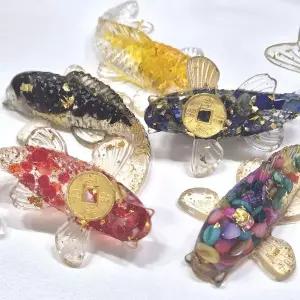 다채로운 빛갈 엽전 잉어장식 1P 금전운 풍수소품 해리네점빵