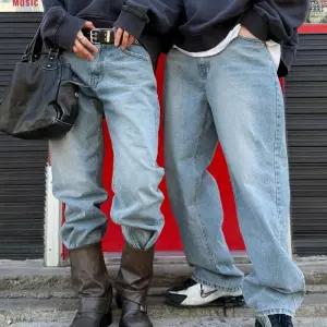 [옷자락]여자 구제 스크래치 세미와이드 남자 커플데님 청바지