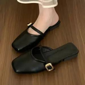 |CCS7F44|여성 스퀘어토 버클 스트랩 젤리 슬리퍼