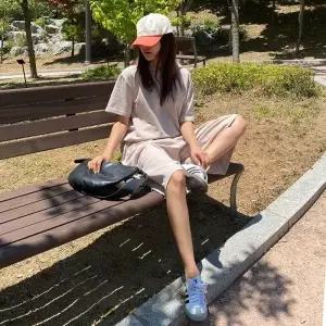 [다잇템]여자 루즈핏 밑단 트임 스트링 자수 후드 6부 반바지 세트