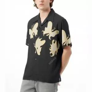 MUST IT_ x Kae Tanaka SS One-Up Shirt KT Papillon - Black QV432) 카에 타나카 반팔 원-업 셔츠 파피용)