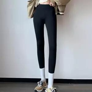 기모 레깅스 초겨울부터 안감 착용하기 연출 퍼 슬림한 좋은 팬츠 쌀쌀한 한겨울까지 실루엣