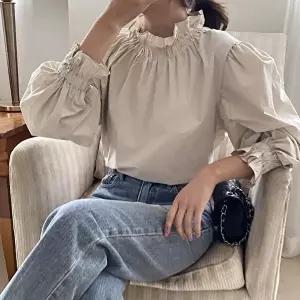 [옷자락]여자 프릴 반목 퍼프 코튼 블라우스