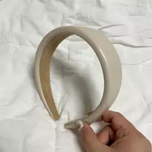 [하프클럽/]두꺼운 가죽머리띠 베이지