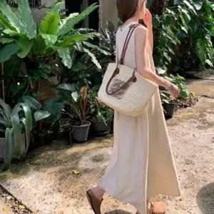 여성 여름 슬리브리스 뒷트임 포인트 A라인 롱 원피스