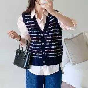 [하프클럽/]여성 브이넥 무지개 스트라이프 니트 조끼
