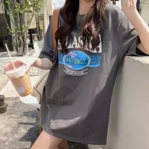 [골드스마일]여자 프린트 레터링 숏티 반팔티 와이드핏 모던오버핏 티 차콜