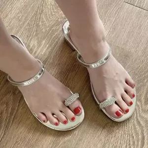 에나멜 슬리퍼 발가락 큐빅 포인트 장식 쪼리 하이힐 여성슬링백 여름구두 여자구두