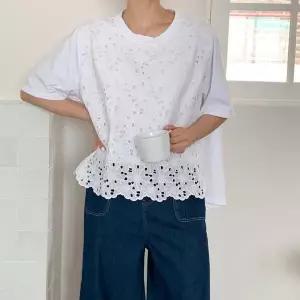 [하프클럽/]여자 라운드넥 밀란 자수 펀칭 레이어드 반팔T