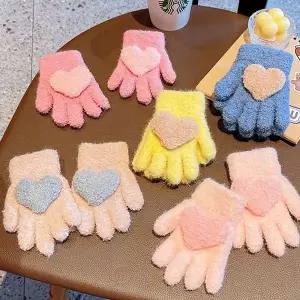 [하프클럽/알티피아]랜덤2개 프렌즈하트 자수 극세사니트 아동장갑 205534