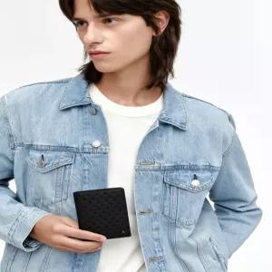 헤지스 액세서리 25FW [KINGTON] 블랙 로고패턴 소가죽 중지갑 HJWA5F836BK