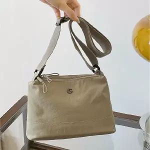 매일 들고 싶어지는 멀티 포켓 크로스백 가방 패턴 슬림 손가방 크로스 만두백 키플링 슬링백 미니