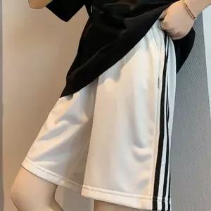 반바지 데일리반 스포티 루즈핏 여성 반바지 고무줄 여름 이지웨어 트레이닝 활동성 스포츠 사이드 삼선