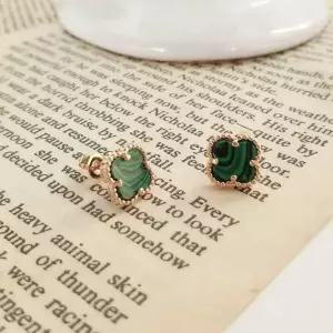 [골드스마일]SE171 여성 유니크 장미석 클로버 심플 실버 이어링 은귀걸이 (실버