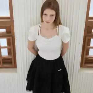 [롯데백화점]에고이스트 [롯데단독][BL]홀터 스트링 볼륨 반팔 티셔츠 ES2OTH13