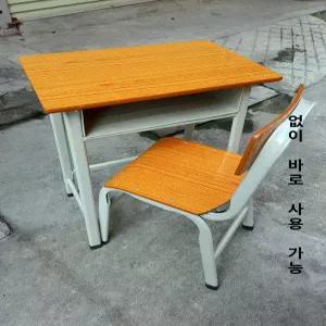 옛날 학교 책걸상 복고풍 중학교 국민학교 책상