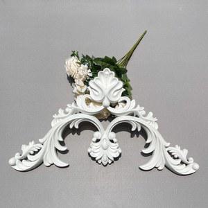 코너 꽃이 있는 곡선형 라인 프랑스식 가정 장식 모조 석고 폴리우레탄 몰드 배경 벽 장식