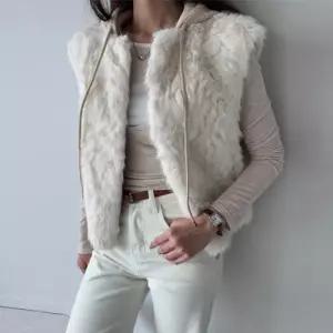 [릴룸]후드 탈부착 레이어드 비건 퍼조끼