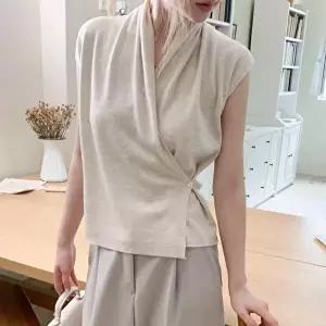 [옷자락]여자 비스코스 혼방 찰랑 브이넥 랩 니트 민소매 베스트