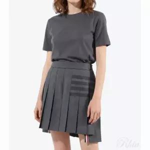 [톰브라운] 4바 플리츠 미니 스커트 미디엄 그레이 154955099