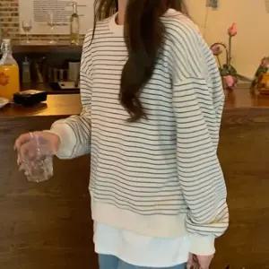 오버핏 스트라이프 줄무늬 여성 맨투맨 티셔츠 스트라이프티셔츠