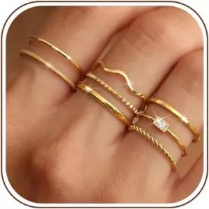 여성용 THUNARAZ 8Pcs 쌓을 수 있는 반지 14K 금 도금 스테인리스 스틸 다인티 세트 미니멀리스트 얇은