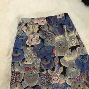 [하프클럽/]랩 롱 스커트 봄 치마 여성 A라인 자수 곰돌이