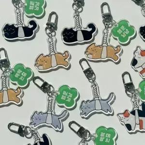 행운의 액막이 고양이 명태 북어 인형 키링 - 네잎클로버 냥태 차량용 행운 응원 부적 귀여운 열쇠고리