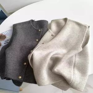 우아한 니트 조끼 여성 패션 이너웨어 골드 버튼 심플 디자인 통근 스타일 라운드넥 레귤러 길이 탑