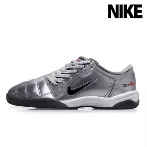 [나이키] 공용 T90 토탈90 SP 운동화 스니커즈 메탈릭 실버 유니버시티 레드 HJ9351-002