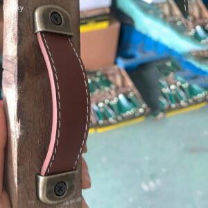 다기능 가구는 쇠가죽 옷장 서랍 문 당겨 가죽 부엌 캐비닛 하드웨어 손잡이를 처리합니다