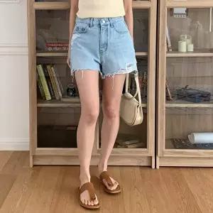 [옷자락]여자 데미지 밑단 컷팅 아이스 연청 데님 반바지