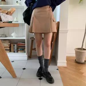 [하프클럽/]여자 페이크 포켓 맞주름 뒷밴딩 미니스커트