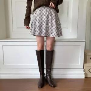 여자 뒷밴딩 레트로 체크 플레어 쉬폰 미니스커트