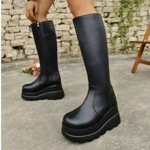 롱플랫폼 실루엣 모던하이핏 스트레이트라인 부츠5FWY통굽워커 글로시텍스처 유니크 어반룩 스타일