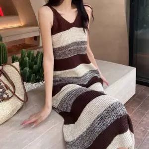원피스 여성 니트재질 배색 민소매 스트라이프 바캉스정장 연말파티룩 상견례옷차림 코듀로이 후드 니트롱