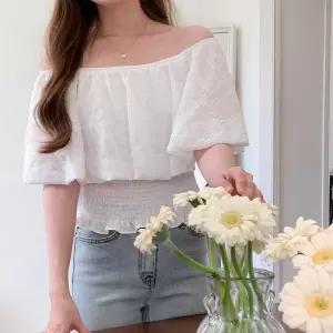 [하프클럽/]여자 스모크 프릴 날개 오프숄더 블라우스