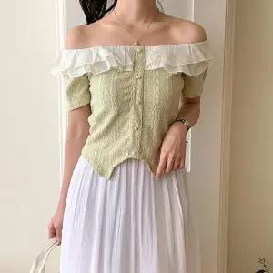 [하프클럽/]여자 오프숄더 프릴 진주 단추 둥글 밑단 반팔 블라우스