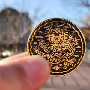 전통문양 왕을 품다 곤룡포 디자인 뱃지 배지 제작 가방 캐릭터 기념 한국방문선물 한국품 기념품